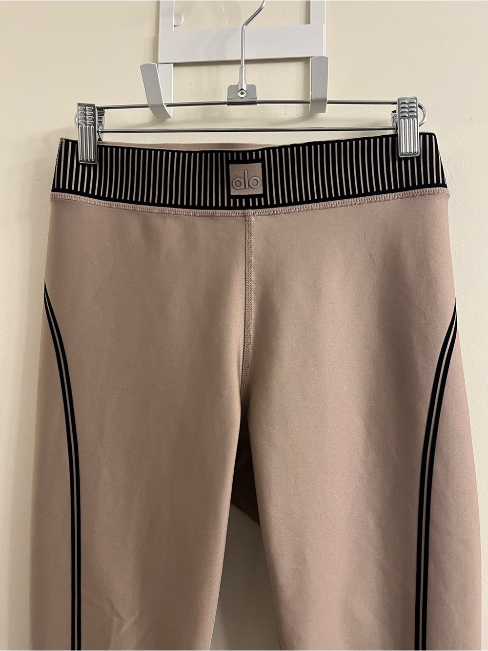 Alo Yoga Airlift Line Up Matching Set Sports Bra + Leggings - Picture 13 of 16